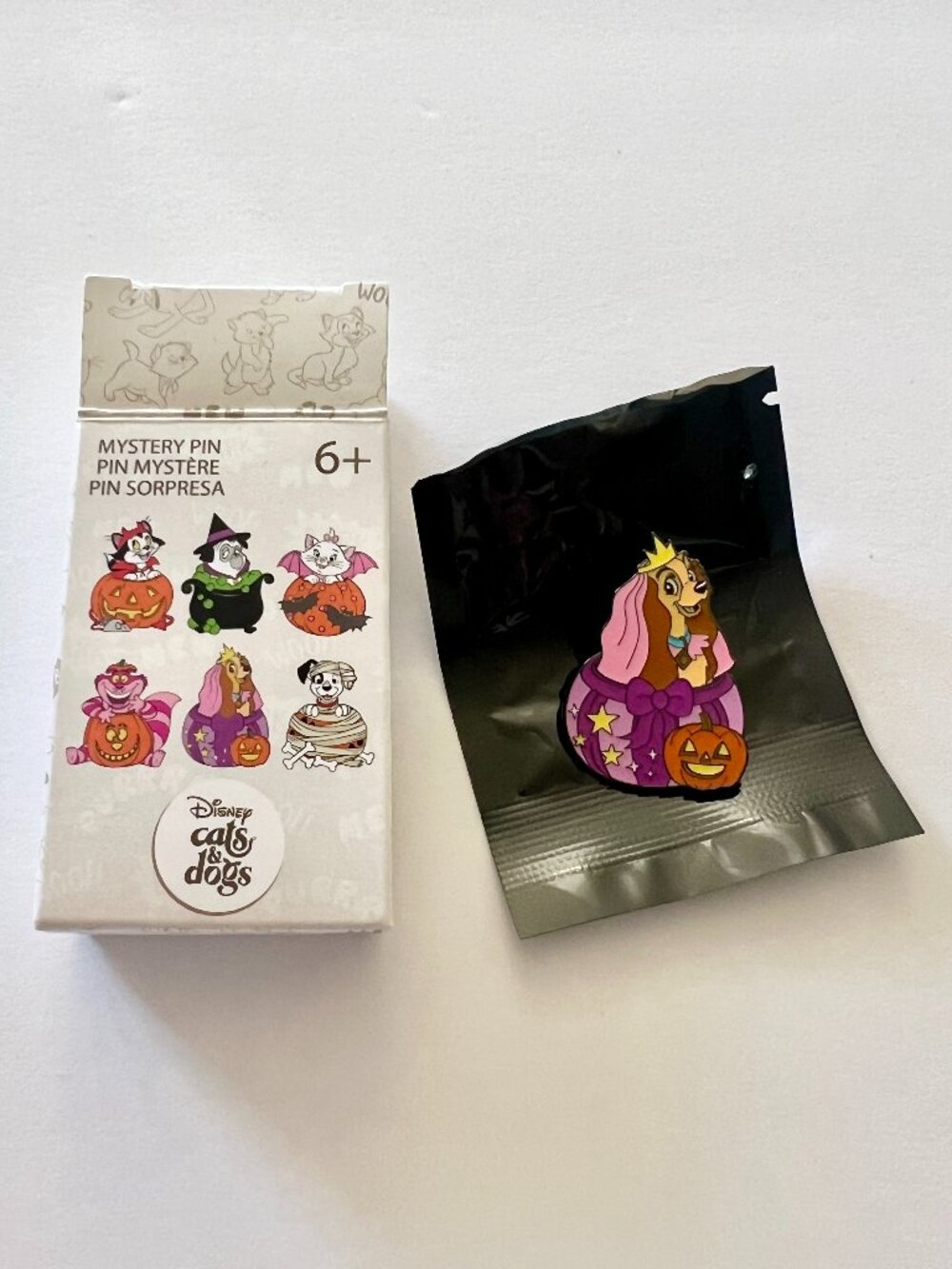 Loungefly Disney Hot Topic Cats & Dogs Halloween Blind Box Pin - Lady & Tramp